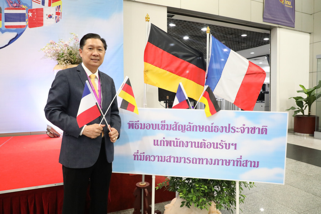 การบินไทยติดธงแอร์-สจ๊วตใช้ภาษาที่ 3 การบินไทยติดธงแอร์-สจ๊วตใช้ภาษาที่ 3