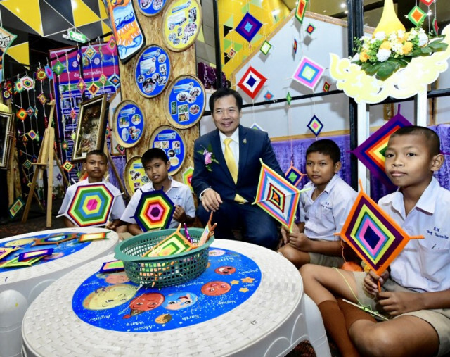 กพฐ.กำชับ 2.9 หมื่นโรงเรียน คุมน้ำหนักกระเป๋าเด็ก