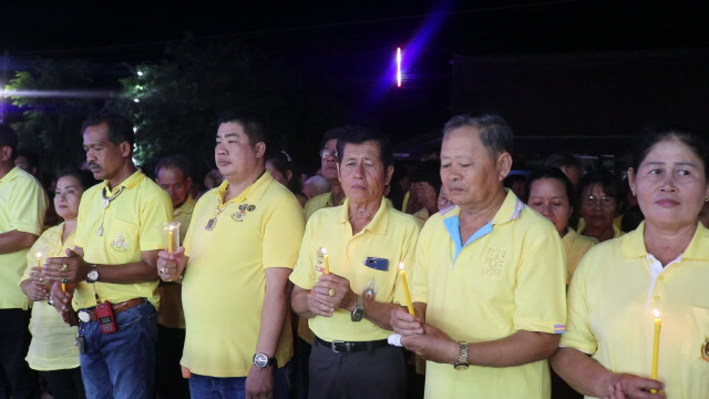 ร่วมจุดเทียนถวายพระพรชัยมงคลร.10
