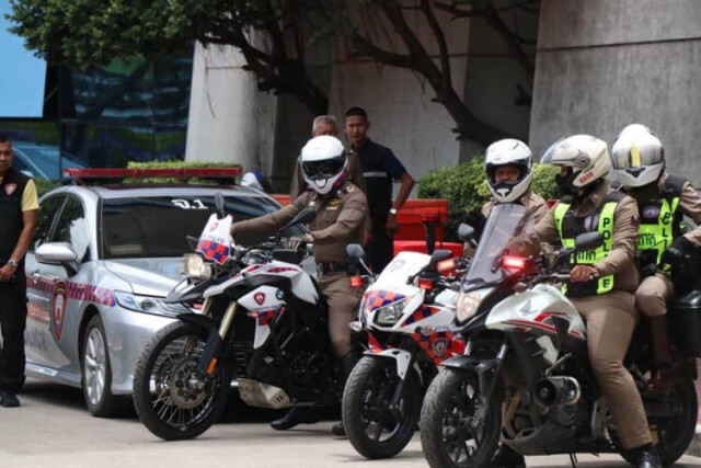 ชื่นชม ผู้การจราจรนำทีมเคลื่อนที่เร็ว ทำคลอดหญิงท้องแก่