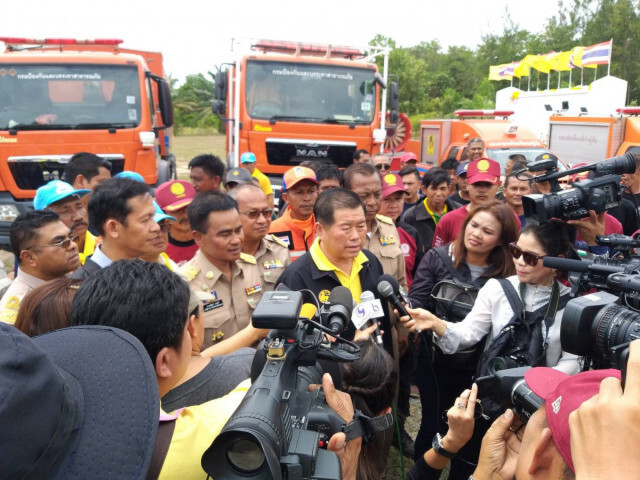 "รมช.มหาดไทย" ลงพื้นที่ติดตามไฟป่าพรุควนเคร็ง