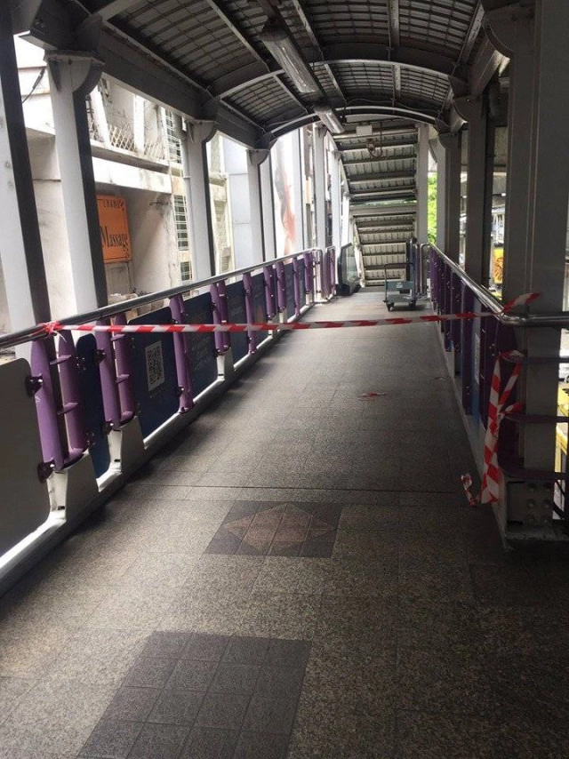 พบวัตถุต้องสงสัยใต้บันไดทางขึ้น BTS ศาลาแดง