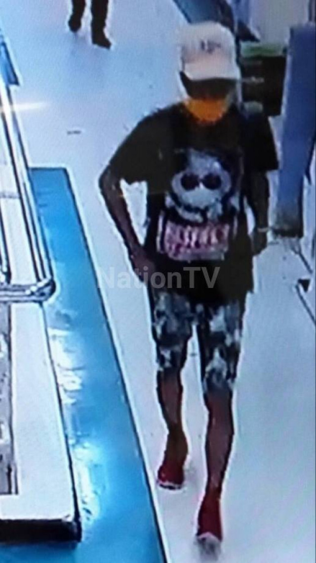 เจอเสื้อผ้าผู้ต้องสงสัยวางระเบิดศูนย์ราชการ ซุกห้องน้ำห้างฯ