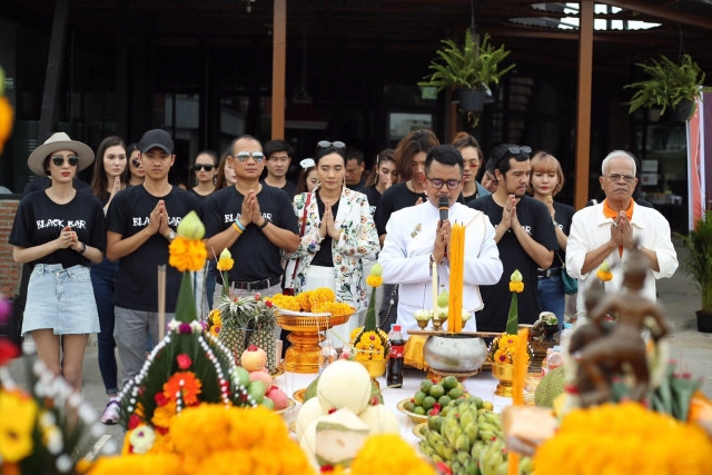 "แบล็คบาร์" หนังอินดี้ตลกร้ายเรื่องเล่า 9 ชั่วโมง ของปู แบล็คเฮด