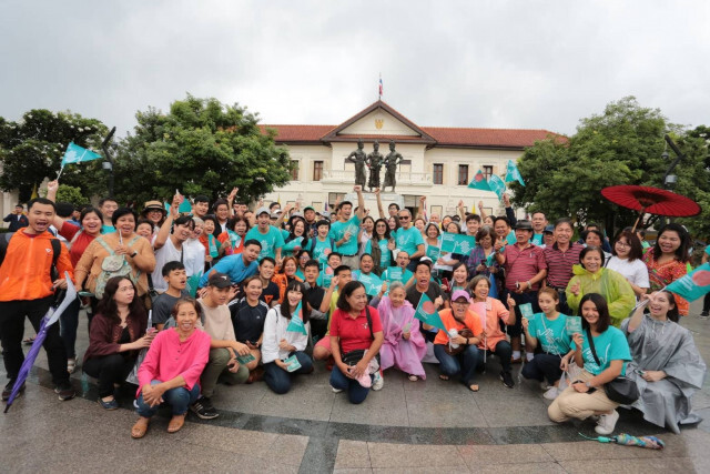 "พิธา" ถาม 88 ปี มีรธน.รวม 20 ฉบับ แต่ "เกษตรกร" ซึ่งเป็นคนส่วนใหญ่ของประเทศอยู่ตรงไหน