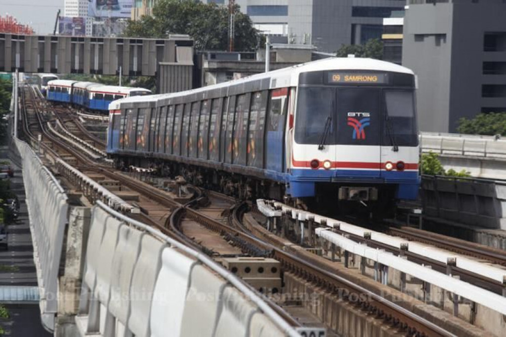 12 ส.ค. ลูกพาแม่นั่งรถไฟฟ้าฟรี