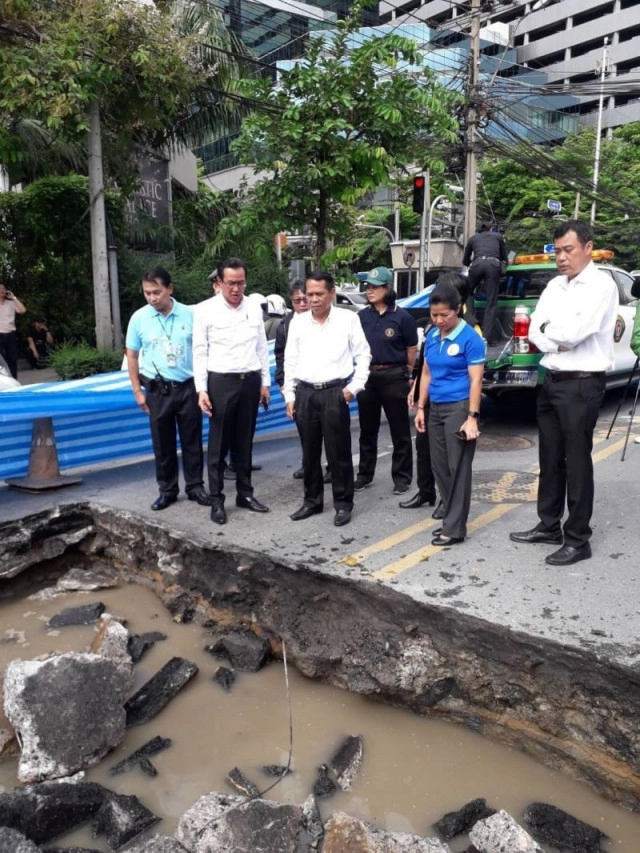 กทม.เร่งซ่อมถนนย่านเพชรบุรียุบตัว