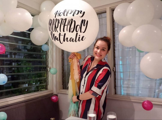 "นาตาลี เดวิส" ยิ้มไม่หุบ! ถูกเซอร์ไพร์ขอแต่งงานในวันเกิด
