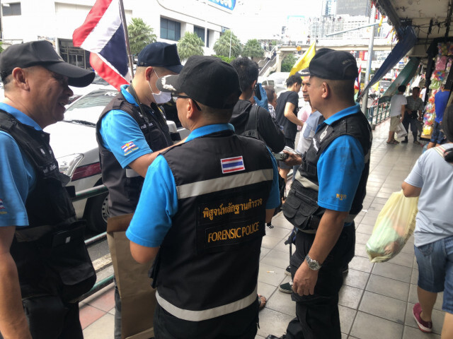 ระทึก คนร้ายซุกระเบิดเพลิงร้านขายเสื้อผ้าประตูน้ำ