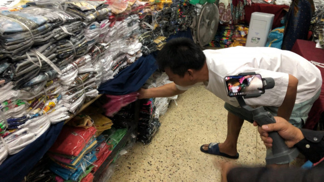 ระทึก คนร้ายซุกระเบิดเพลิงร้านขายเสื้อผ้าประตูน้ำ