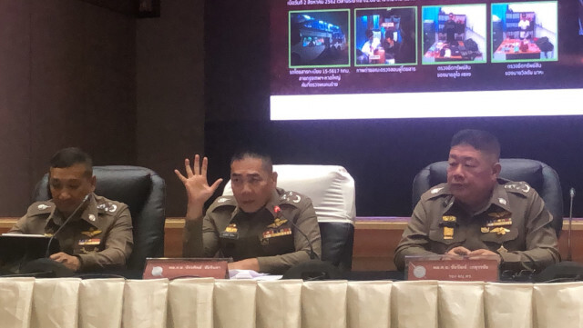 "บิ๊กแป๊ะ" แถลงชี้แจงจับสองมือวางระเบิดสตช.