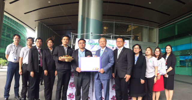 'สนธิรัตน์' เปิดพื้นที่ขายมังคุดช่วยชาวสวนระบายผลผลิต