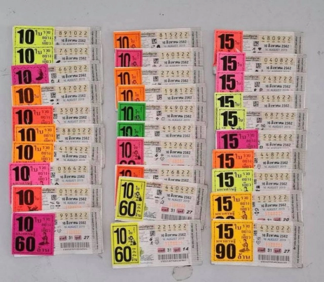 คนแห่ซื้อหมดแผง เลขดังงวด 16 ส.ค. ราคาพุ่งสูงชุดละ 4,000 บาท