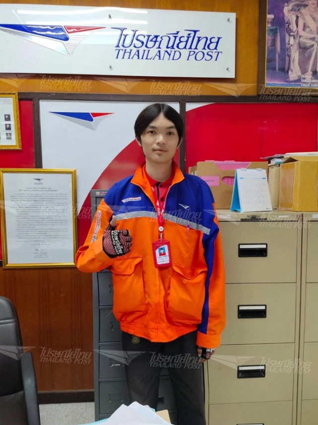 ทำดีต้องชื่นชม!! หนุ่มไปรษณีย์ ส่งของให้ทั้งที่ไร้ชื่อ-ที่อยู่ผู้รับ ได้ถูกเป๊ะ