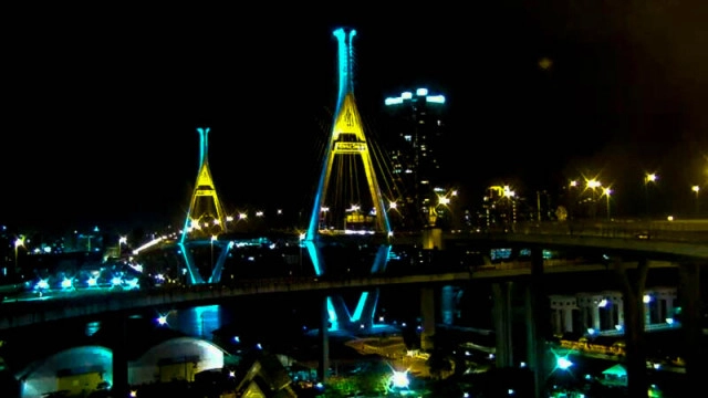 เปิดไฟประดับสีฟ้า-เหลือง สะพานข้ามแม่น้ำเจ้าพระยา 13 แห่ง