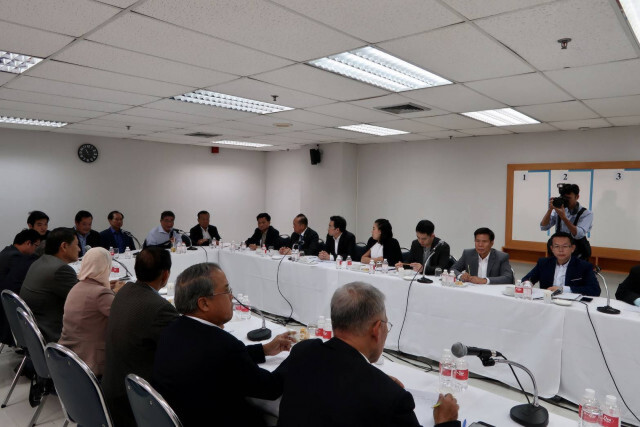 7 พรรคฝ่ายค้านประชุมดันตั้ง สสร. ร่างรัฐธรรมนูญใหม่ทั้งฉบับ
