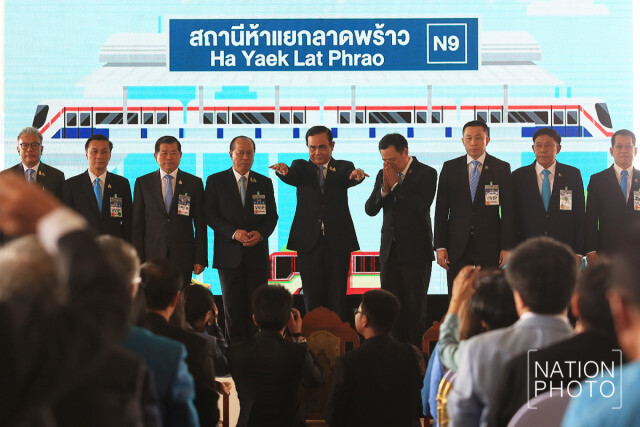 "บิ๊กตู่" เปิดรถไฟฟ้าสถานีห้าแยกลาดพร้าว "เปรมชัย" ก็มา