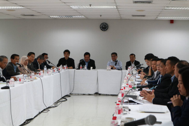 7 พรรคฝ่ายค้านประชุมดันตั้ง สสร. ร่างรัฐธรรมนูญใหม่ทั้งฉบับ