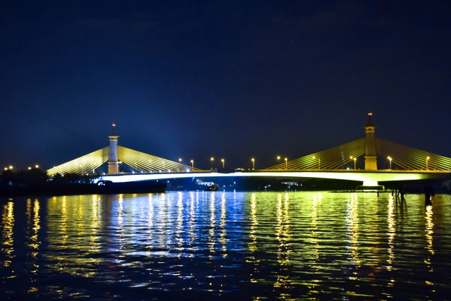 เปิดไฟประดับสีฟ้า-เหลือง สะพานข้ามแม่น้ำเจ้าพระยา 13 แห่ง