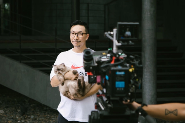 "โจอี้บอย" ปล่อยช็อตเด็ดสาวๆ รายล้อมกรุ้มกริ่มกลางสระน้ำ