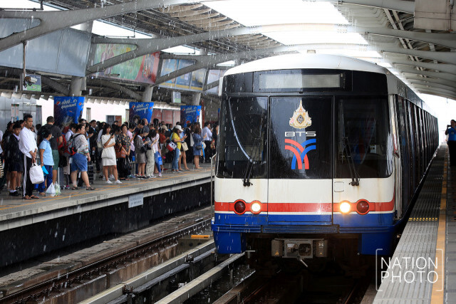 "บิ๊กตู่" เปิดรถไฟฟ้าสถานีห้าแยกลาดพร้าว "เปรมชัย" ก็มา