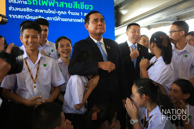"บิ๊กตู่" เปิดรถไฟฟ้าสถานีห้าแยกลาดพร้าว "เปรมชัย" ก็มา
