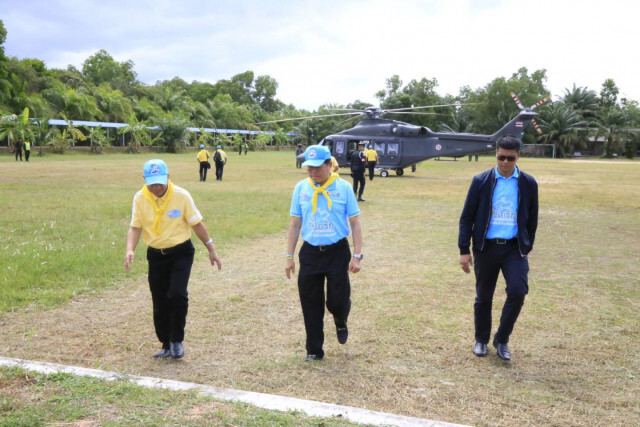 มท.2 ร่วมติดตามองคมนตรี สำรวจพื้นที่ความเสียหายป่าพรุเสม็ด