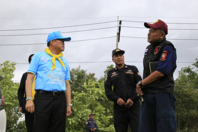 มท.2 ร่วมติดตามองคมนตรี สำรวจพื้นที่ความเสียหายป่าพรุเสม็ด