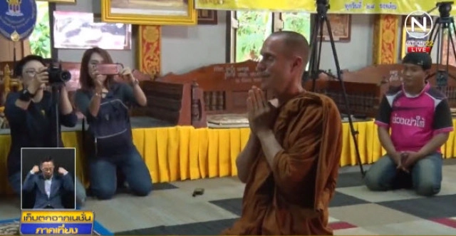 โซเชียลเปิดไทม์ไลน์ชีวิต! "พระจูเลียน" จากเริ่มร่มกาสาวพัสตร์ สู่วันปราชิก