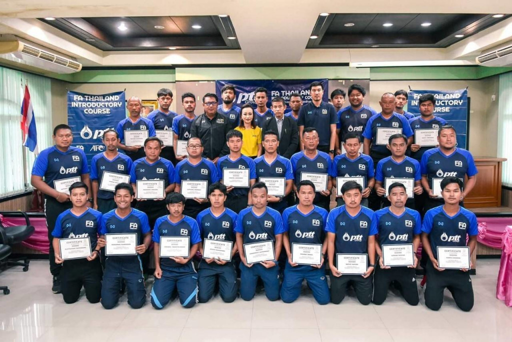 สมาคมฯ และ ปตท. จัดพิธีมอบวุฒิบัตรแก่ผู้ผ่านการอบรมโค้ชเบื้องต้น