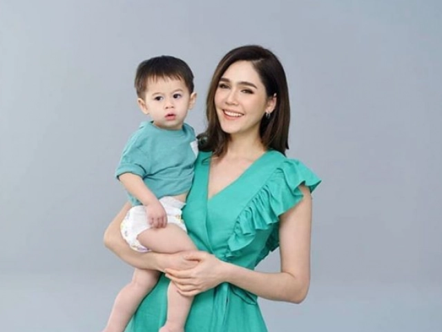 รวมพล "คุณแม่" ในวงการบันเทิง มีลูกแล้วก็ยังเป๊ะ!