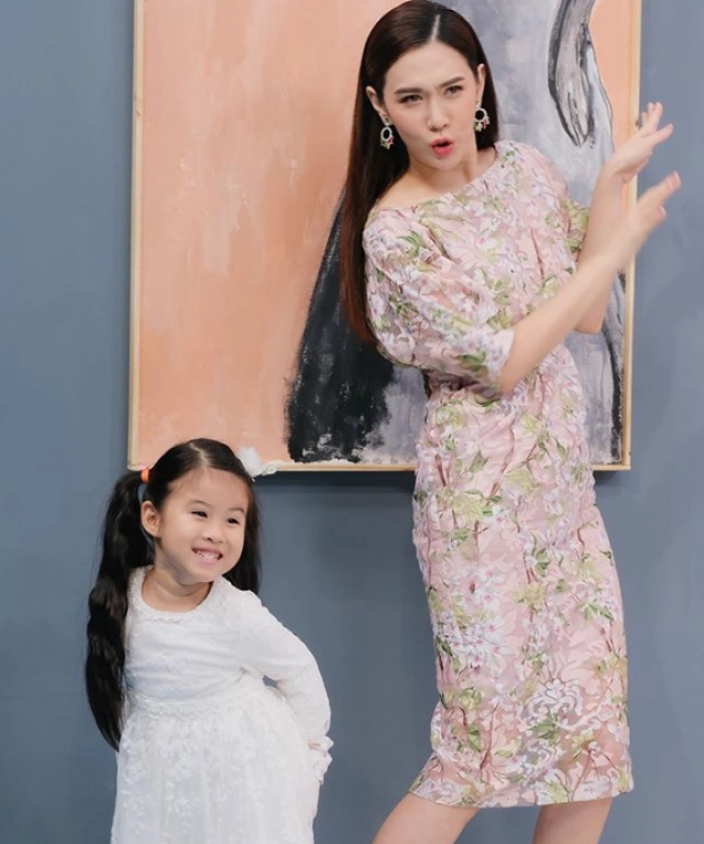 รวมพล "คุณแม่" ในวงการบันเทิง มีลูกแล้วก็ยังเป๊ะ!