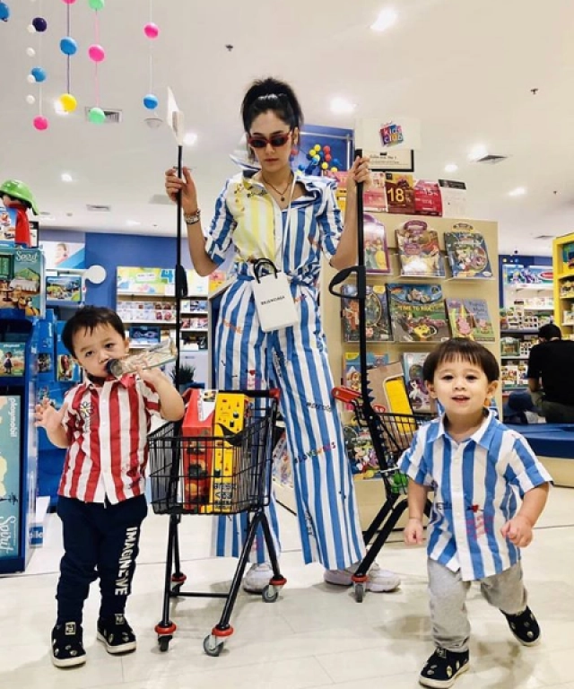 รวมพล "คุณแม่" ในวงการบันเทิง มีลูกแล้วก็ยังเป๊ะ!