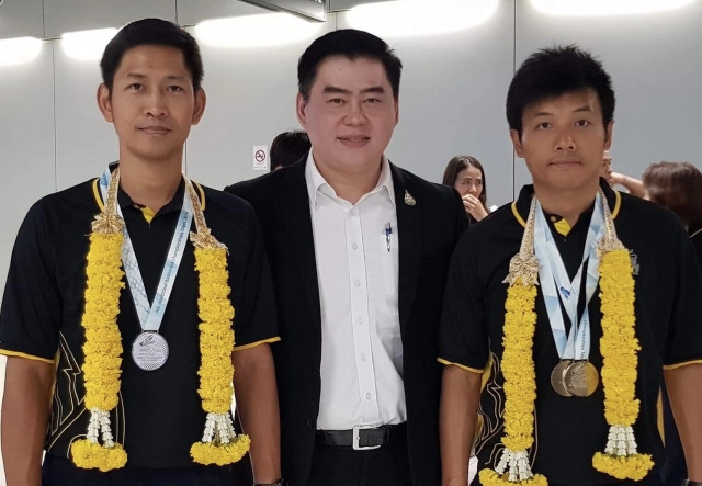 2 นักแบดมินตันคนหูหนวกไทยขึ้นมือ 1 โลก