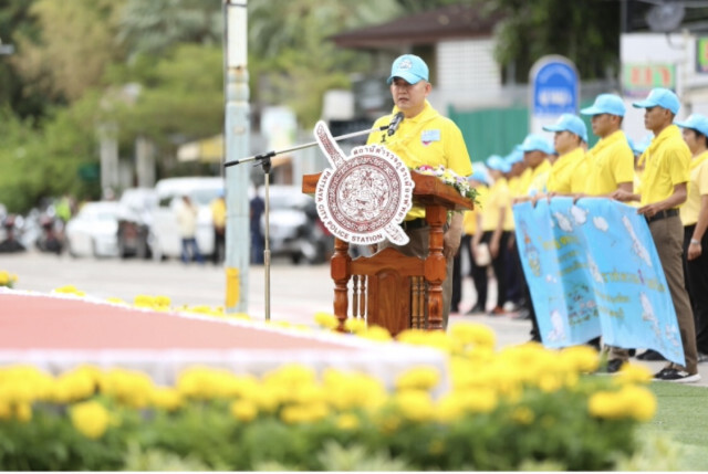ผู้การชลบุรี นำทีมจิตอาสาเก็บขยะเมืองพัทยา
