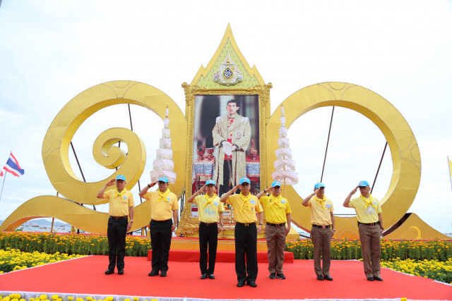 ผู้การชลบุรี นำทีมจิตอาสาเก็บขยะเมืองพัทยา