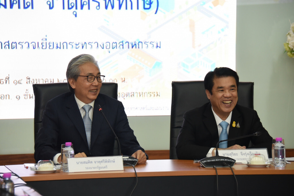 'สมคิด' สั่งช่วยรายย่อยรับมือค่าเงินผันผวน 'สมคิด' สั่งช่วยรายย่อยรับมือค่าเงินผันผวน