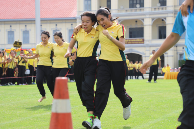 ผบ.ทบ. ย่องเงียบดูปิดกีฬาภายใน ทบ. งดตอบเรื่องการเมือง