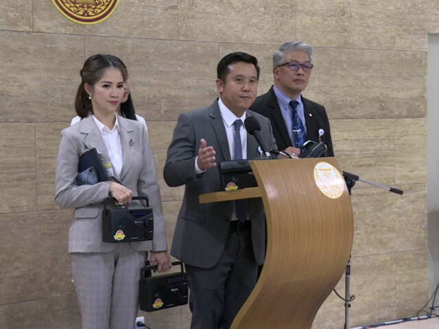 พลังประชารัฐ ลงทุนซื้อวิทยุทรานซิสเตอร์ 10 เครื่อง วางในรัฐสภา แก้ปัญหาสมาชิกไม่ได้ยินเสียง