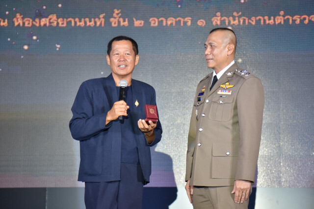 "เฉลิมเกียรติ"มอบเข็มเชิดชูเกียรติคนทำดี