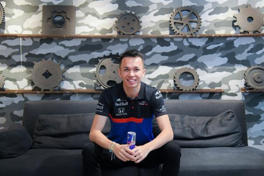 "Aston Martin Red Bull Racing" เปิดตัวนักแข่ง F-1 คนใหม่ "Aston Martin Red Bull Racing" เปิดตัวนักแข่ง F-1 คนใหม่