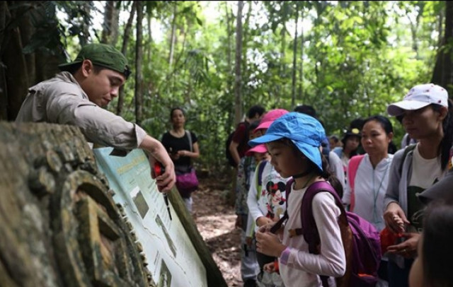สื่อนอก ตีข่าว! "อเล็กซ์" ผู้สร้างแรงบันดาลใจให้เยาวชน อนุรักษ์สิ่งแวดล้อม