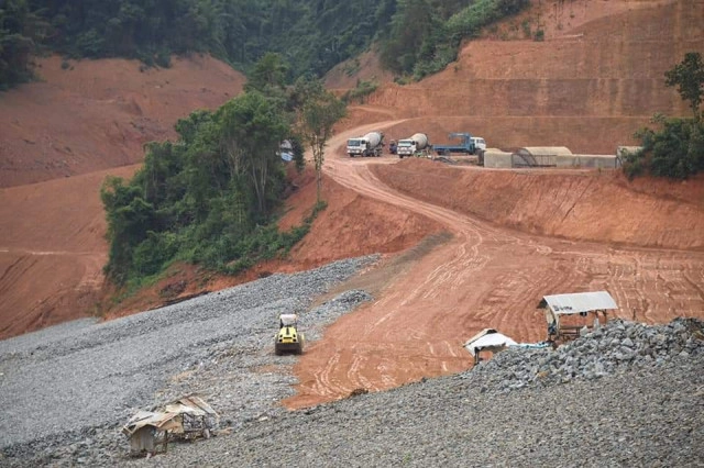 อ่างเก็บน้ำห้วยน้ำรี​ อันเนื่องมาจากพระราชดำริ จ.อุตรดิตถ์​ คืบหน้า​ 55% คาดเปิดใช้ปี​ 64