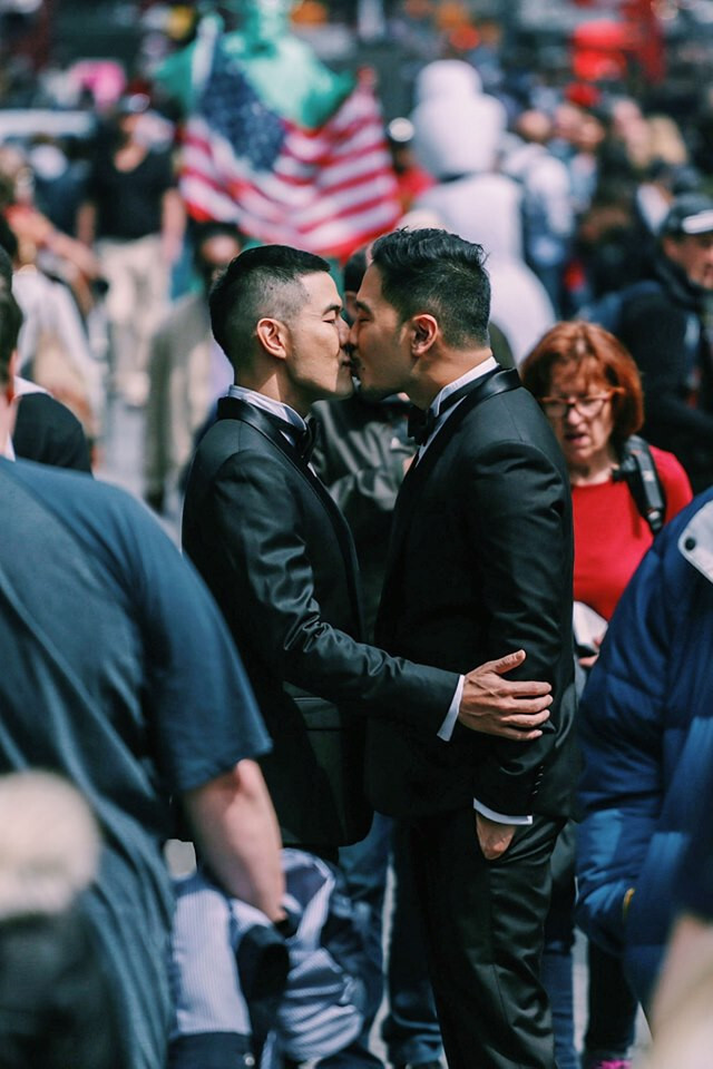 "วู้ดดี้" โพสต์จูบกลาง Times Square หวัง พรบ.คู่รัก LGBT ในไทย
