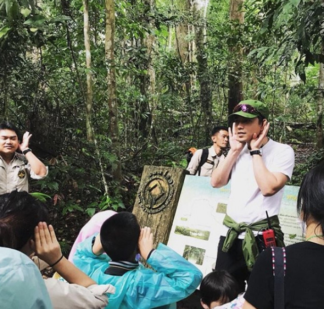 สื่อนอก ตีข่าว! "อเล็กซ์" ผู้สร้างแรงบันดาลใจให้เยาวชน อนุรักษ์สิ่งแวดล้อม