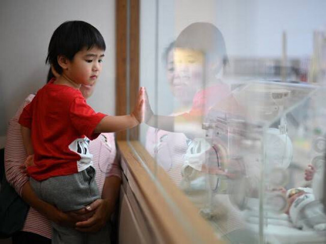 คลอดแล้วจ้า! น้องเดมี่ ดีน ลูกสาวแม่ลีเดีย คุณพ่อแมทธิว
