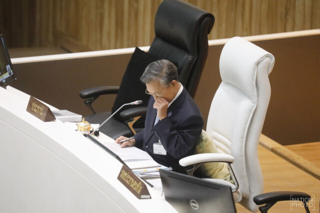 ศิษย์เก่าจุฬา จวก "ช่อ" ชุดแดงแจ๋เข้าสภา ยังเหมือนเดิม! ช่างงามจนน่าใจหาย...