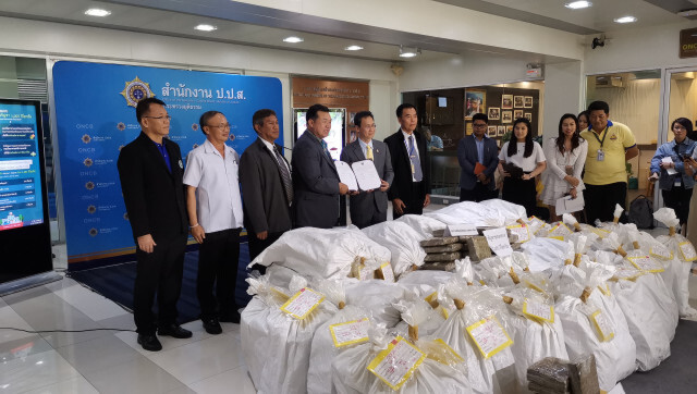 ป.ป.ส.ส่งมอบกัญชาของกลาง​กว่า 1​ ตันให้​ 2​ หน่วยงาน​ เผยยังเหลืออีกกว่า​ 30​ ตัน​