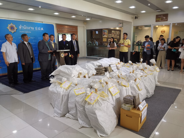ป.ป.ส.ส่งมอบกัญชาของกลาง​กว่า 1​ ตันให้​ 2​ หน่วยงาน​ เผยยังเหลืออีกกว่า​ 30​ ตัน​