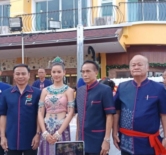 "น้ำผึ้ง" ผงาด เบียด "พ่อใหญ่จิ๋ว" ตกแม่น้ำโขง